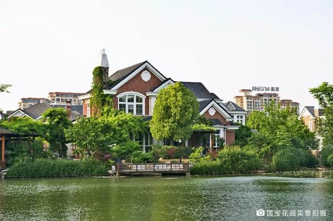 生活在有湖的地方，是对人生的浪漫私藏